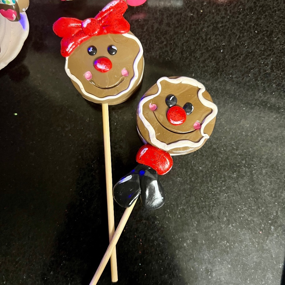 Decorate faux food gingerbread cookie pops